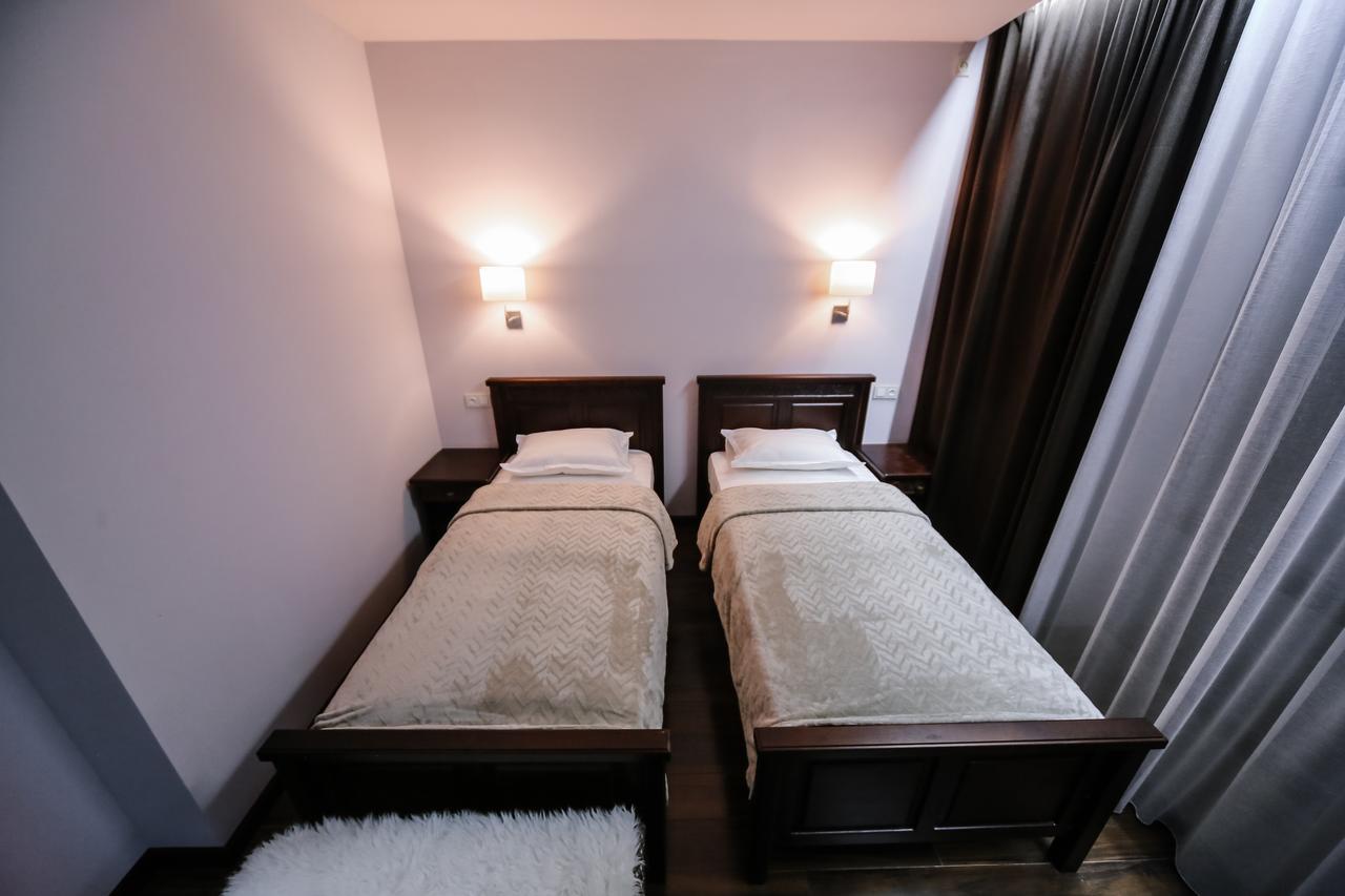 Dvin Hotel Pawlodar Exterior foto
